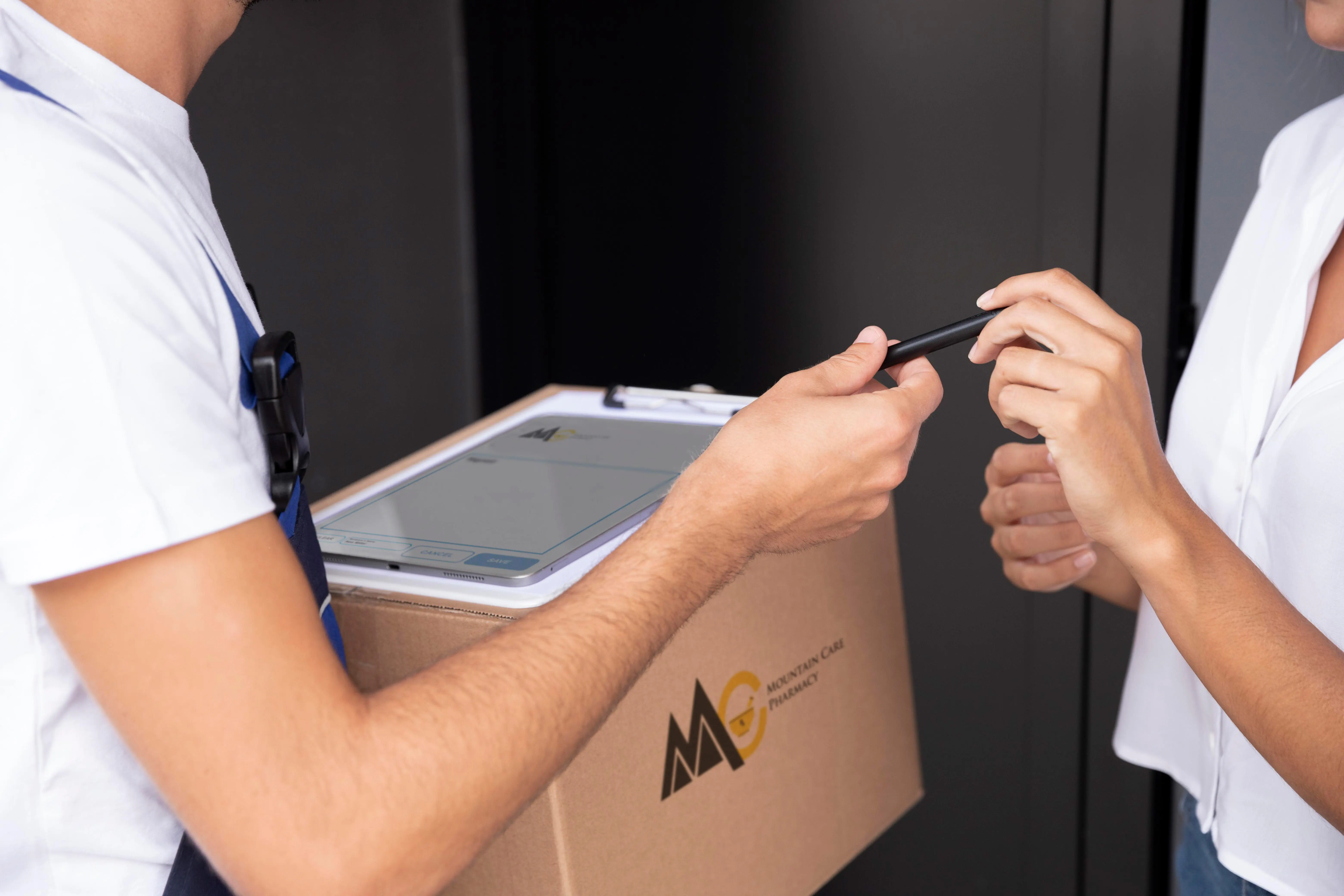 mcp-delivery-courier-with-tablet