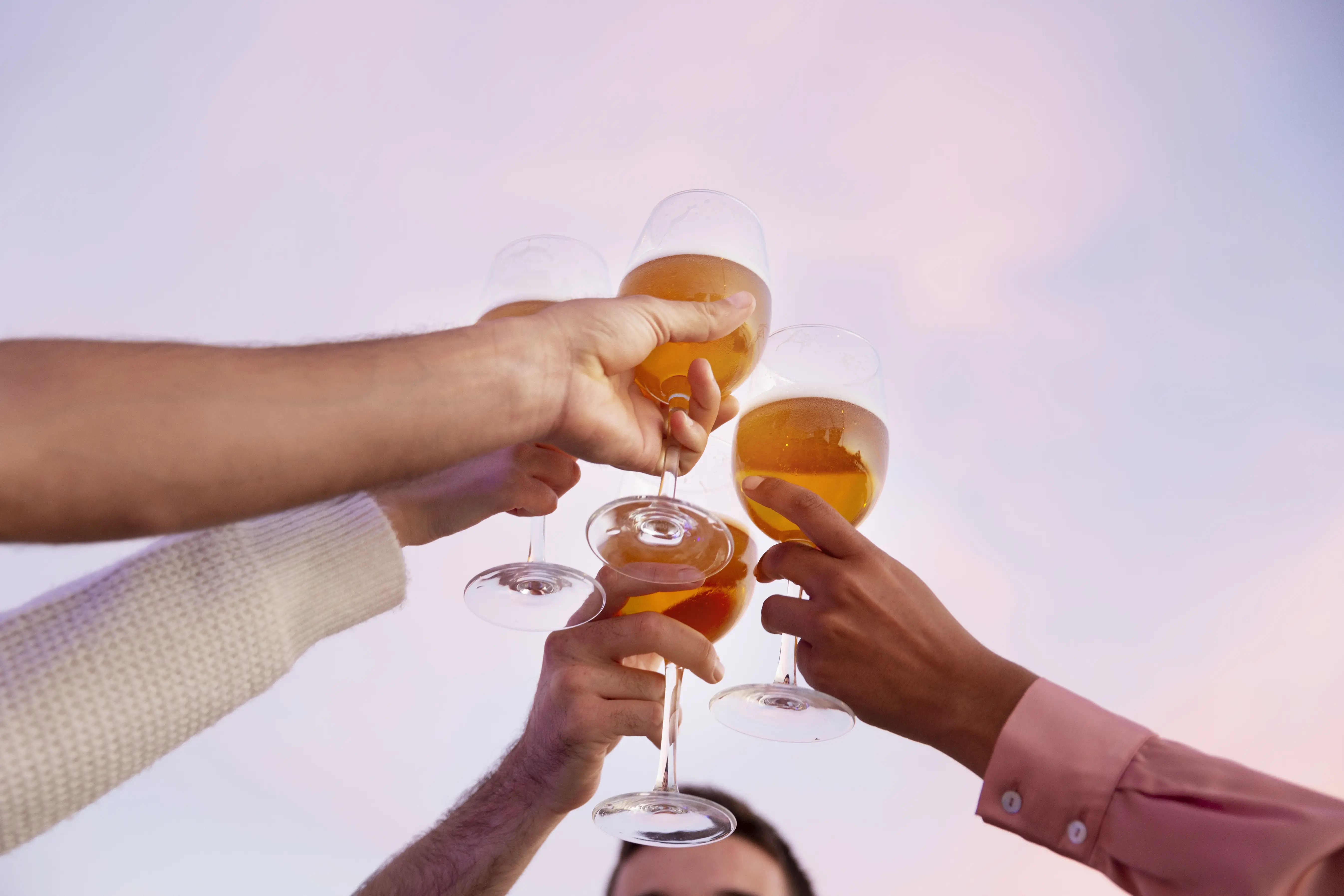 close-up-friends-cheering